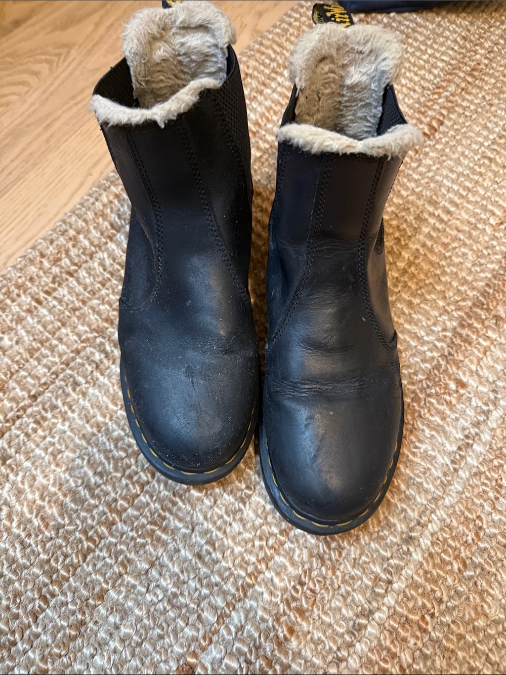 Dr. Martens 2976 Leonore Faux Fur Lined Chelsea Boots Leonore Chelsea Boots